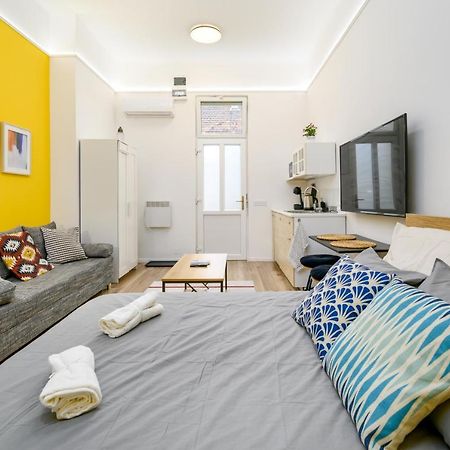 Stylish Yellow Suite In The Heart Of Budapeste Exterior foto