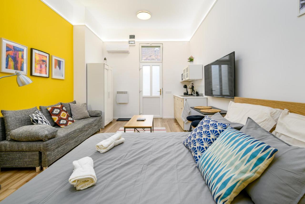 Stylish Yellow Suite In The Heart Of Budapeste Exterior foto