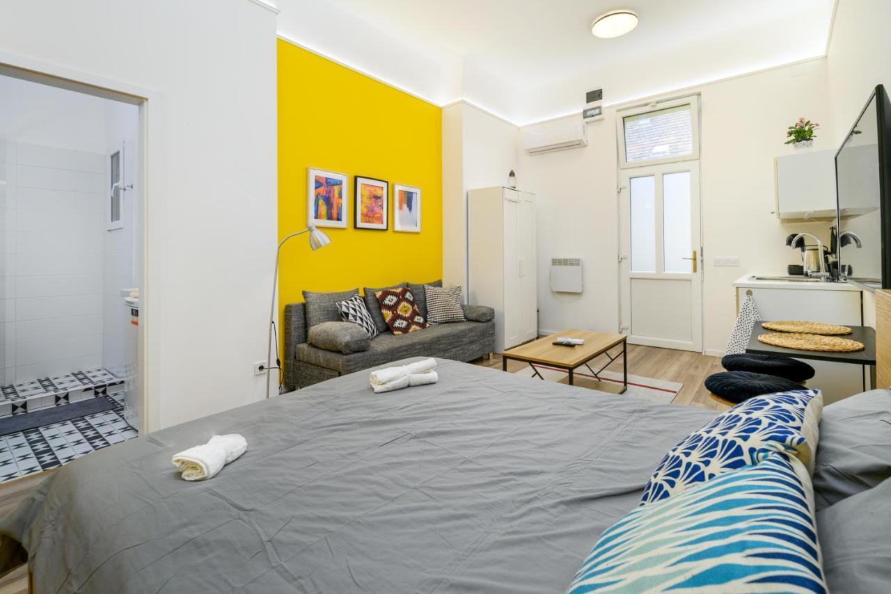 Stylish Yellow Suite In The Heart Of Budapeste Exterior foto